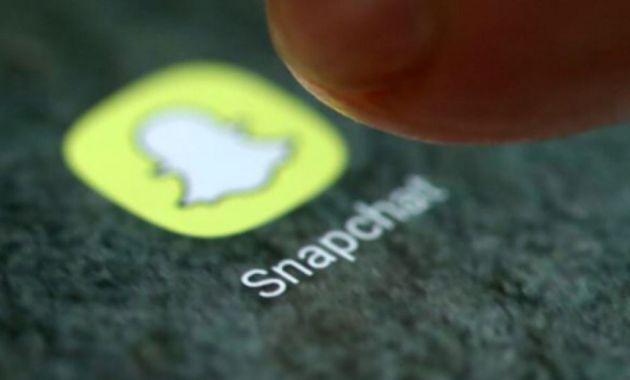Aplikasi SnapChat dengan Inovasi, Manfaat, dan Kelemahan di Era Digital